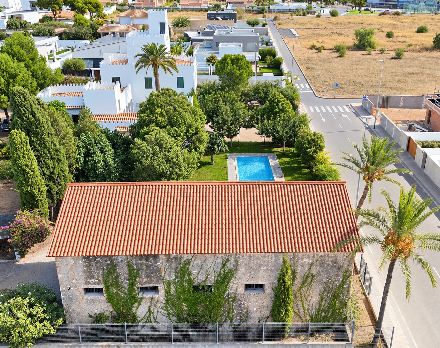 Cubierta rehabilitada con panel sándwich imitación teja en Castellón
